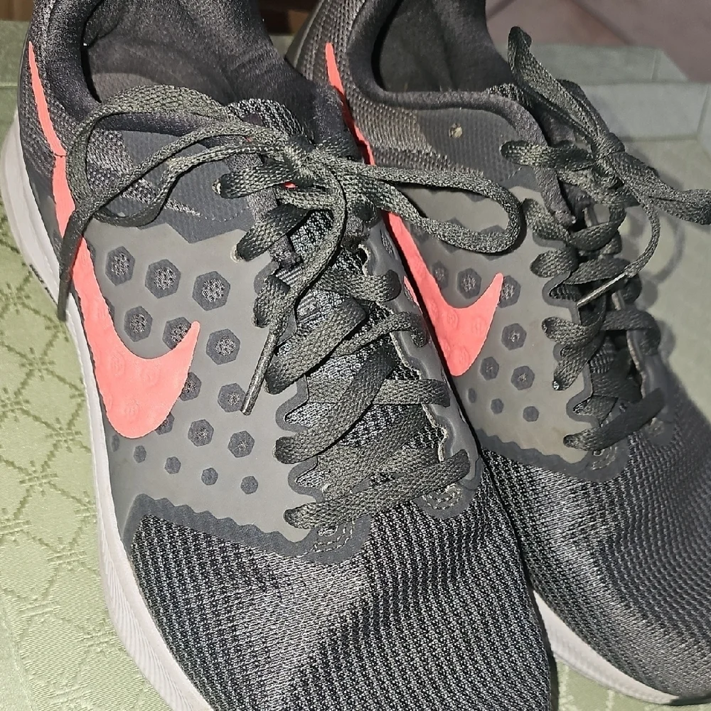Nike Downshifter 7 Women's Grey And Coral Running Sneakers Size 8W